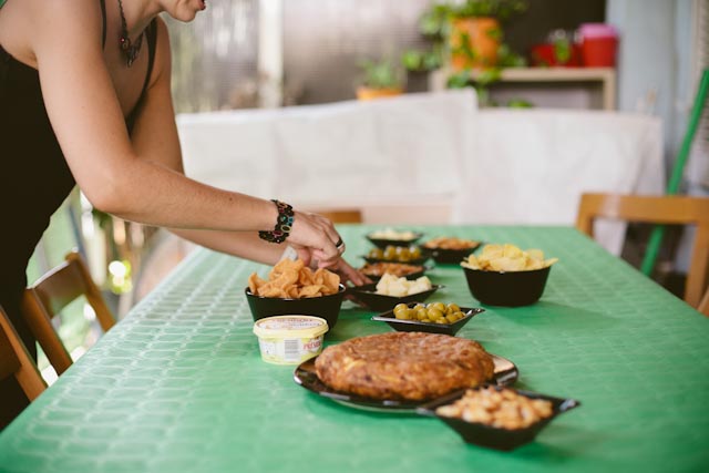 Tortilla de patatas - the cat you and us