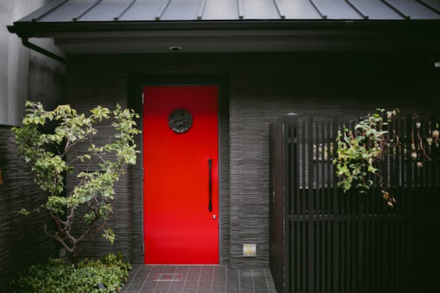 red door Mume hotel - the cat you and us