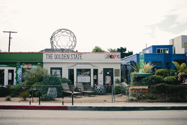 Venice beach streets - The cat, you and us