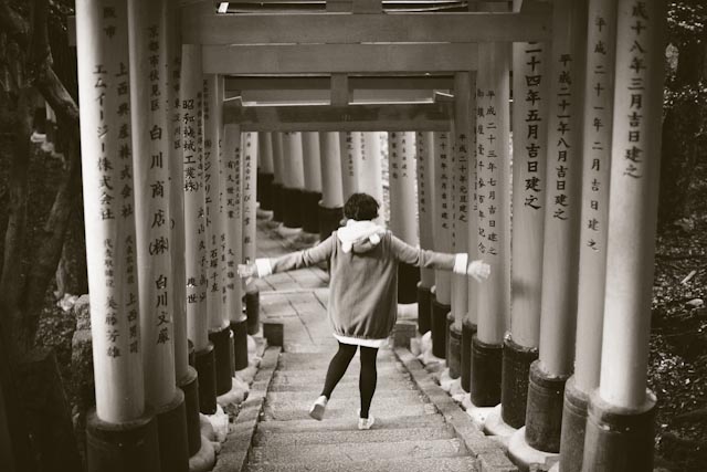 Damaris at the Fushimi Inari - The cat, you and us