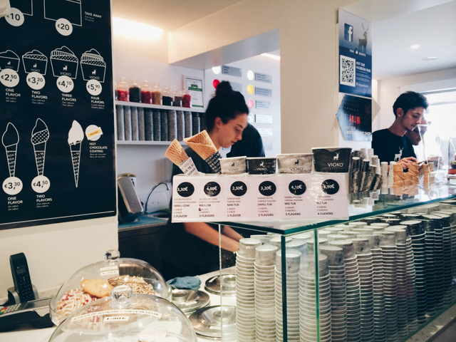 Vioko ice-cream shop in Barcelona - The cat, you and us