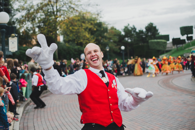 Disneyland Paris Harvest Parade - The cat, you and us