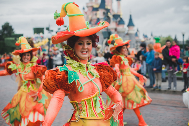 Disneyland Paris Harvest Parade - The cat, you and us