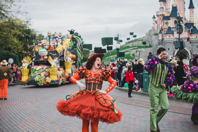 Disneyland Paris Harvest Parade - The cat, you and us