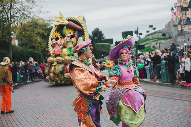 Disneyland Paris Harvest Parade - The cat, you and us