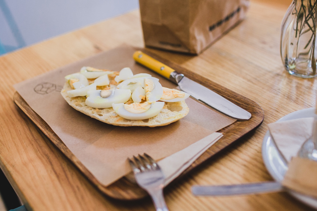 Cafe Cometa egg toast - The cat, you and us