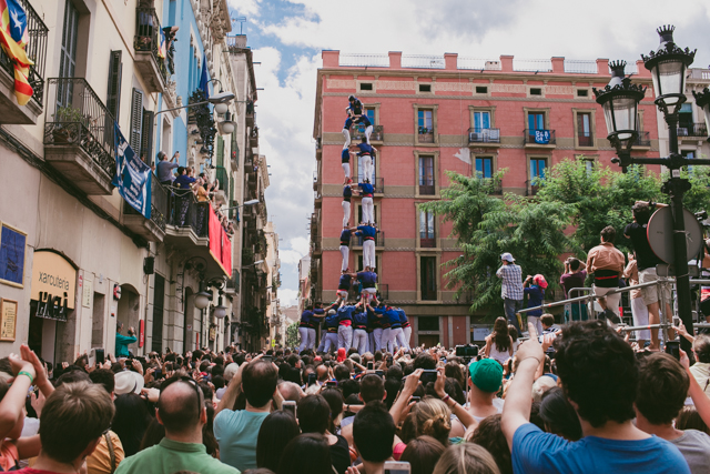 Castellers Festes de Gracia - The cat, you and us