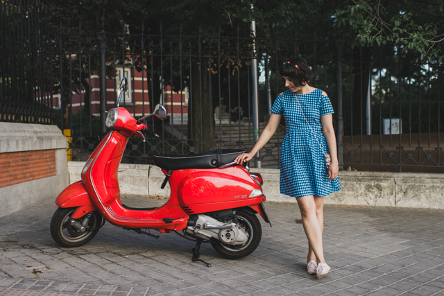 Red Vespa Madrid - The cat, you and us