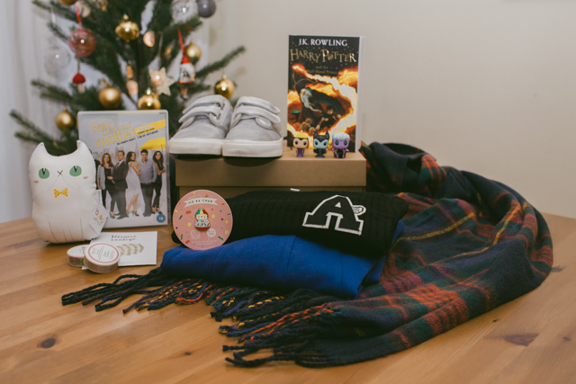 Her Christmas gift haul 2015 - The cat, you and us