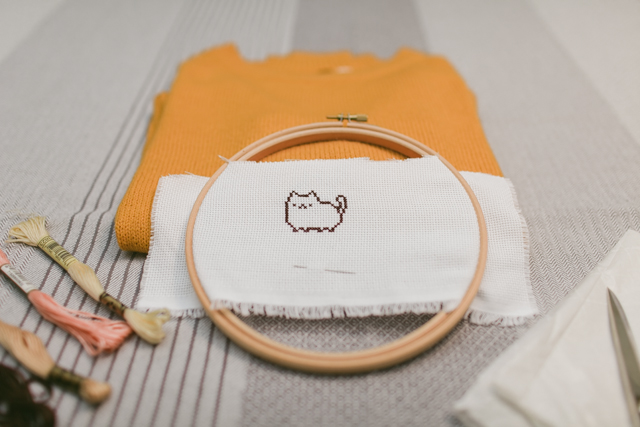 Pusheen cross-stitch DIY for a sweater - The cat, you and us