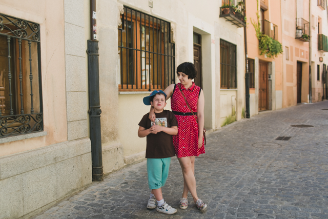 Damaris and Samuel in Segovia - The cat, you and us