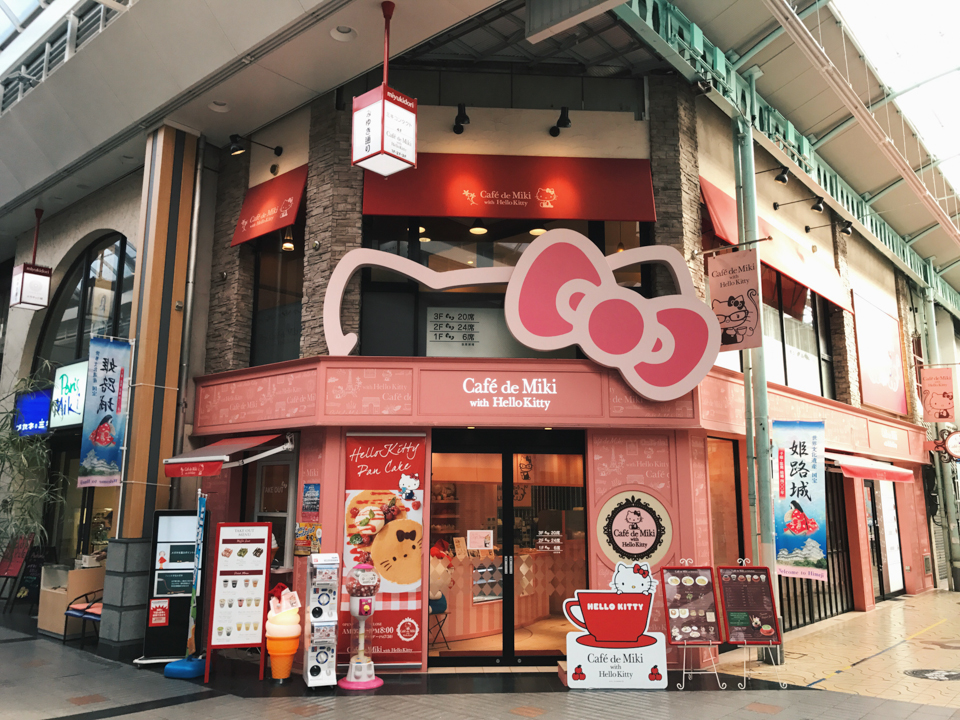 Hello Kitty café - The cat, you and us