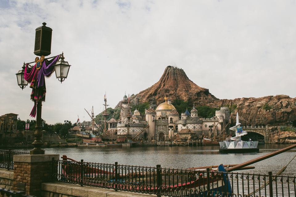 Tokyo DisneySea - The cat, you and us