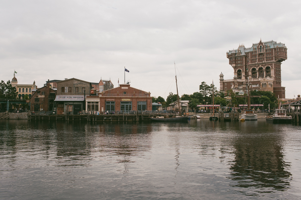 Tokyo DisneySea - The cat, you and us