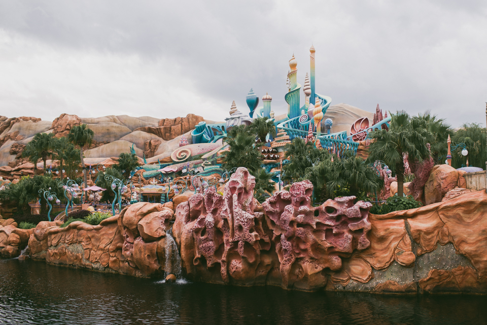 Tokyo DisneySea Mermaid Lagoon - The cat, you and us