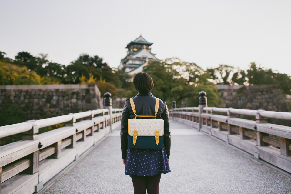 Osaka castle - The cat, you and us