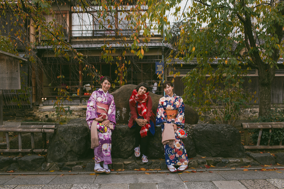 Japanese traditional girls - The cat, you and us