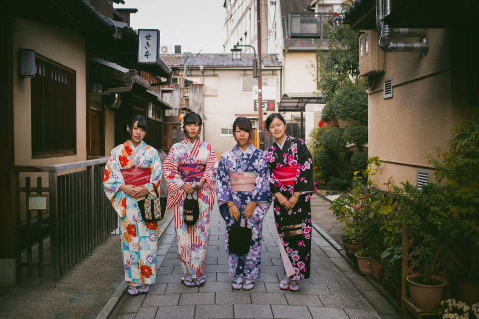 Traditional Japanese girls in Kyoto - The cat, you and us