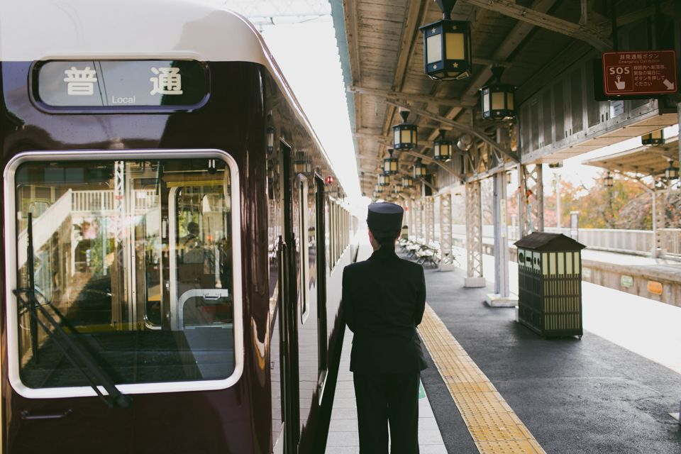 Arashiyama train - The cat, you and us