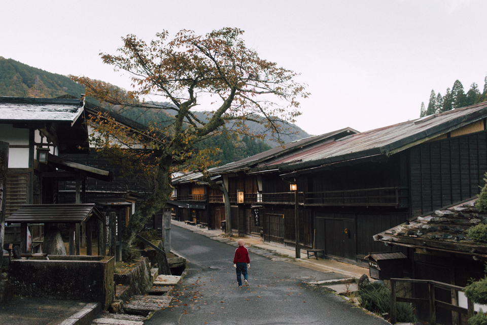 Tsumago in the morning - The cat, you and us