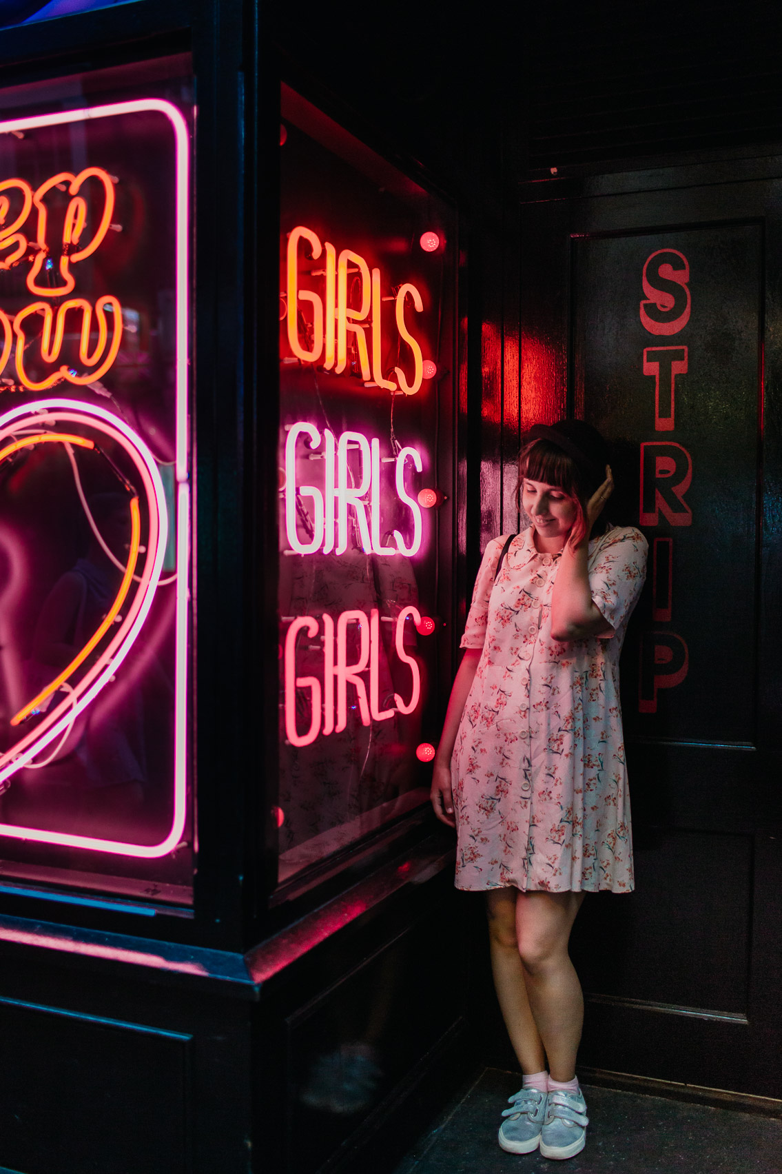 London neon lights Girls - The cat, you and us