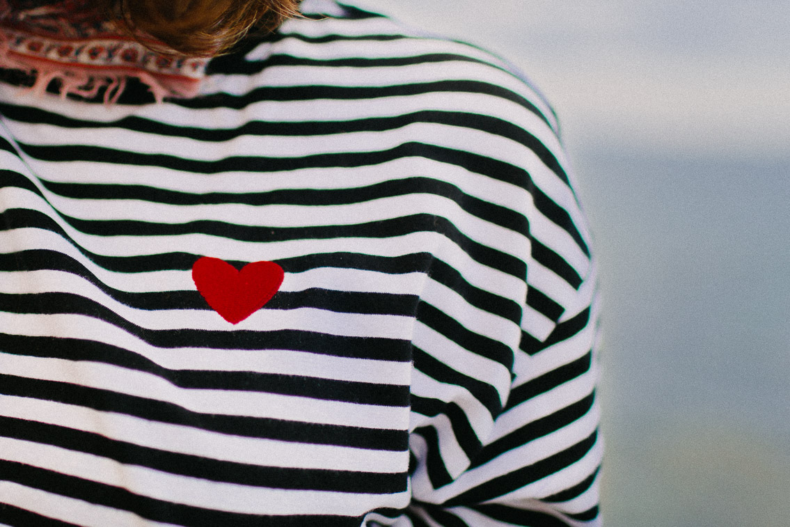 Embroidered heart stripe t-shirt - The cat, you and us