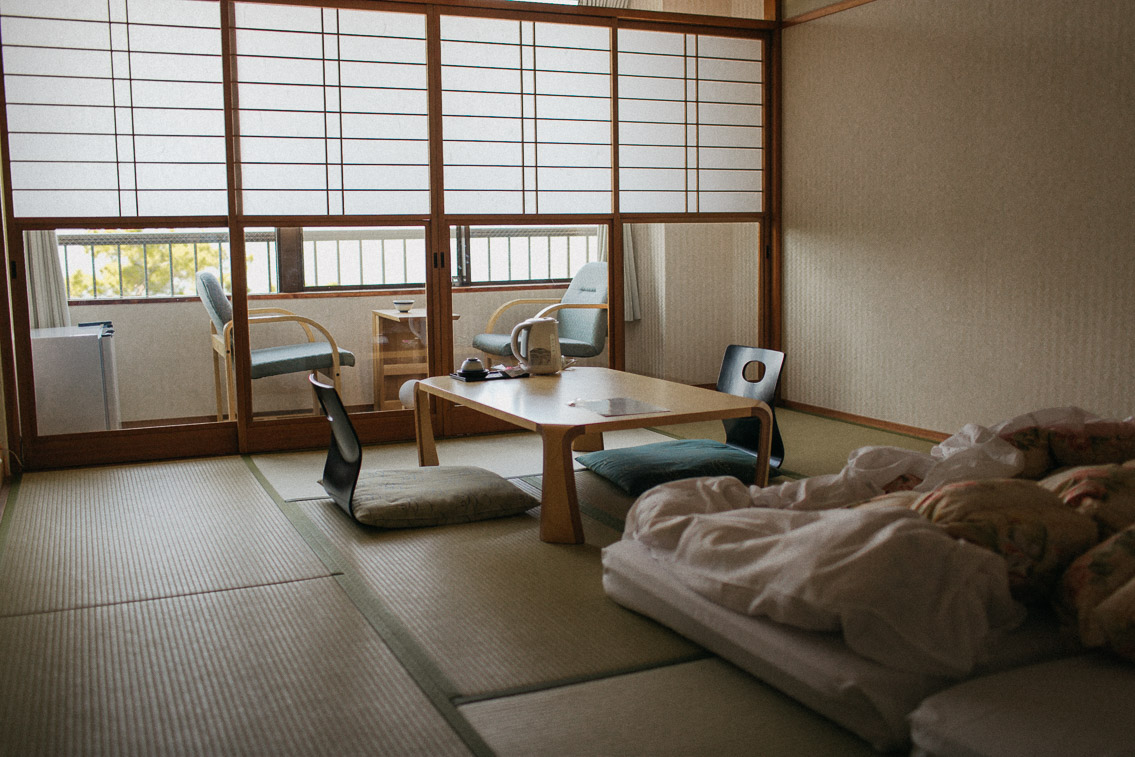 Sakuraya hotel Miyajima - The cat, you and us