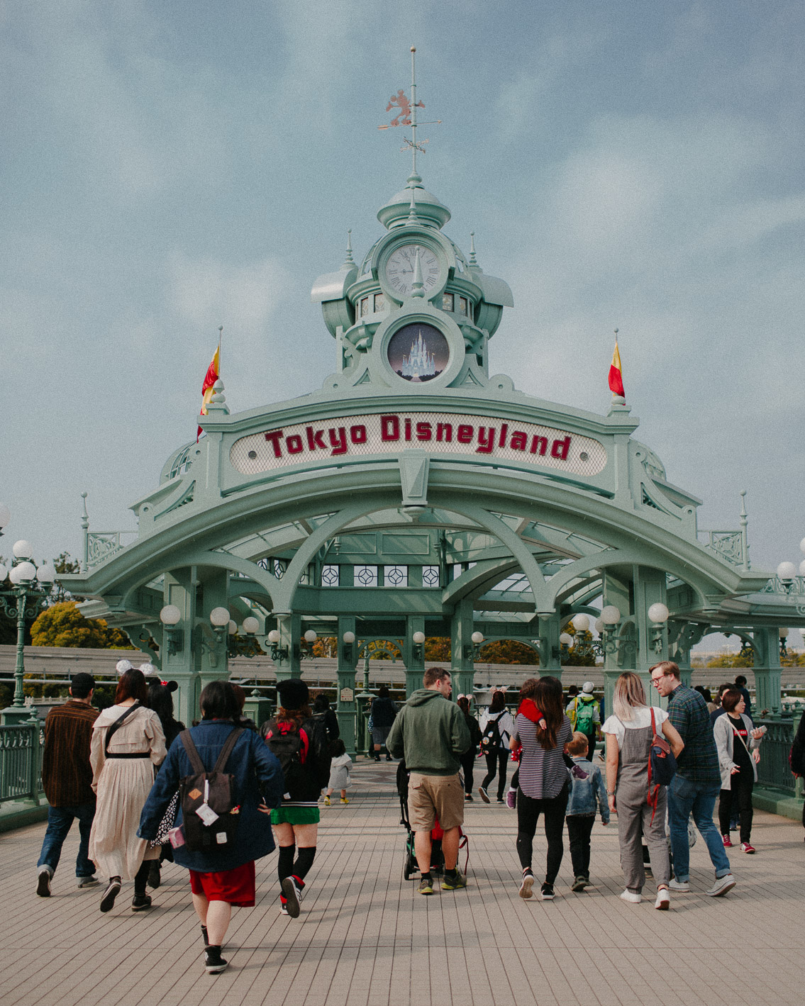 Tokyo Disneyland - The cat, you and us