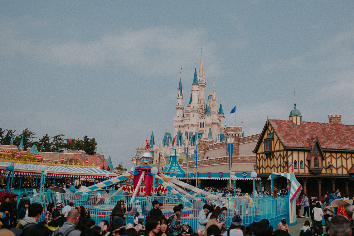 Tokyo Disneyland - The cat, you and us