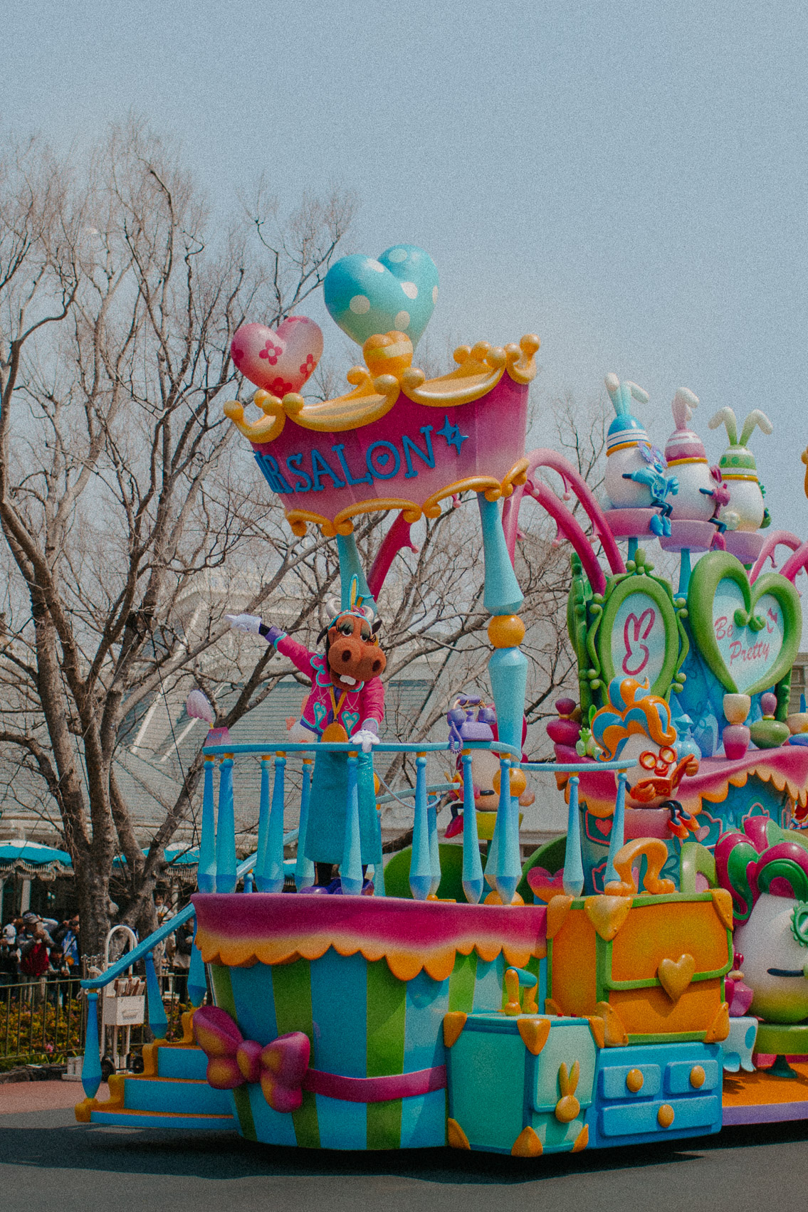 Tokyo Disneyland Easter Usatama parade - The cat, you and us