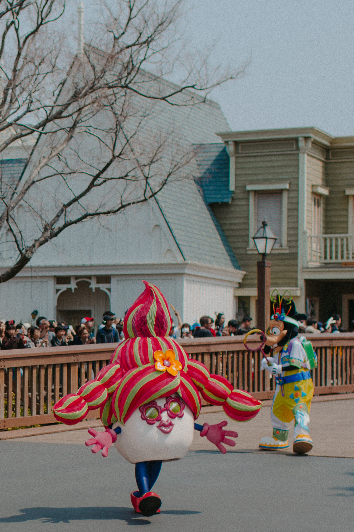 Tokyo Disneyland Easter Usatama parade - The cat, you and us