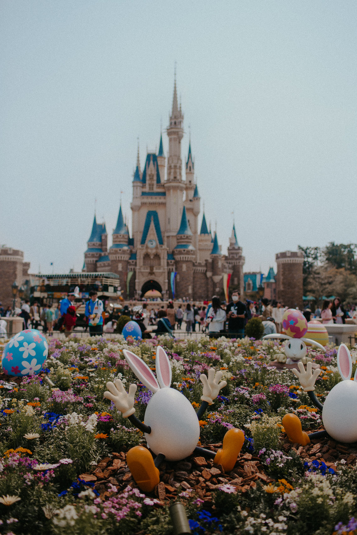 Tokyo Disneyland Easter season - The cat, you and us