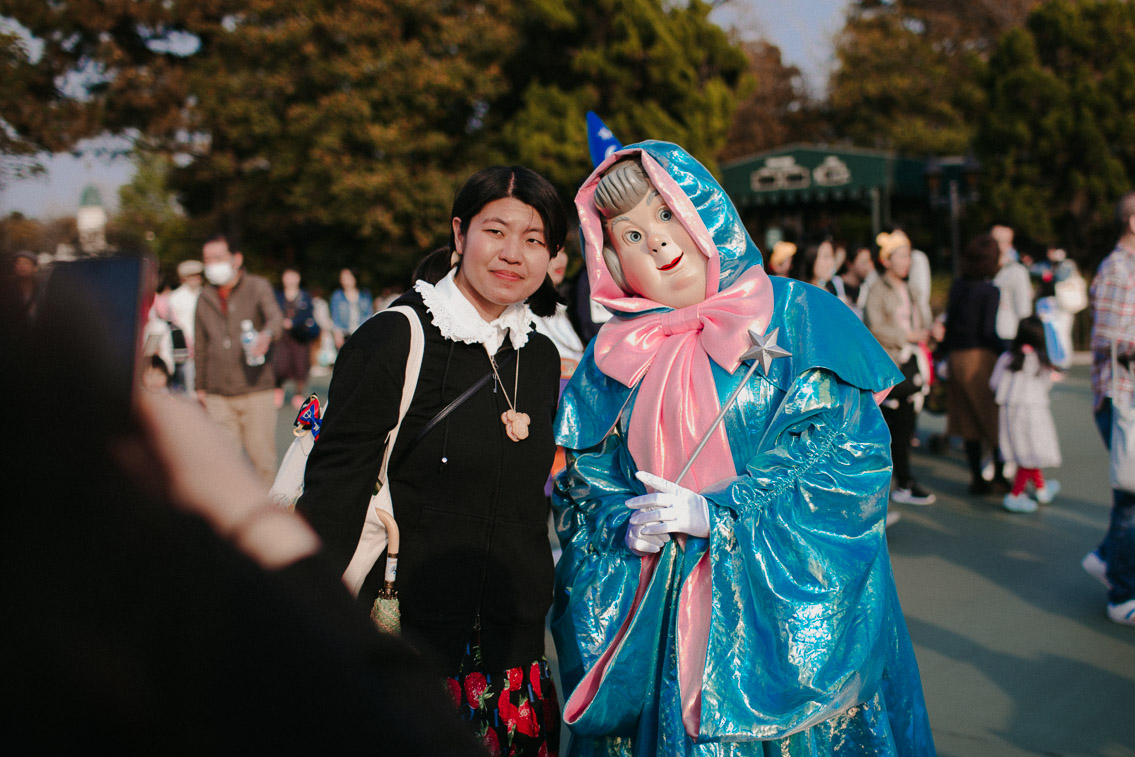 Tokyo Disneyland characters meetup - The cat, you and us