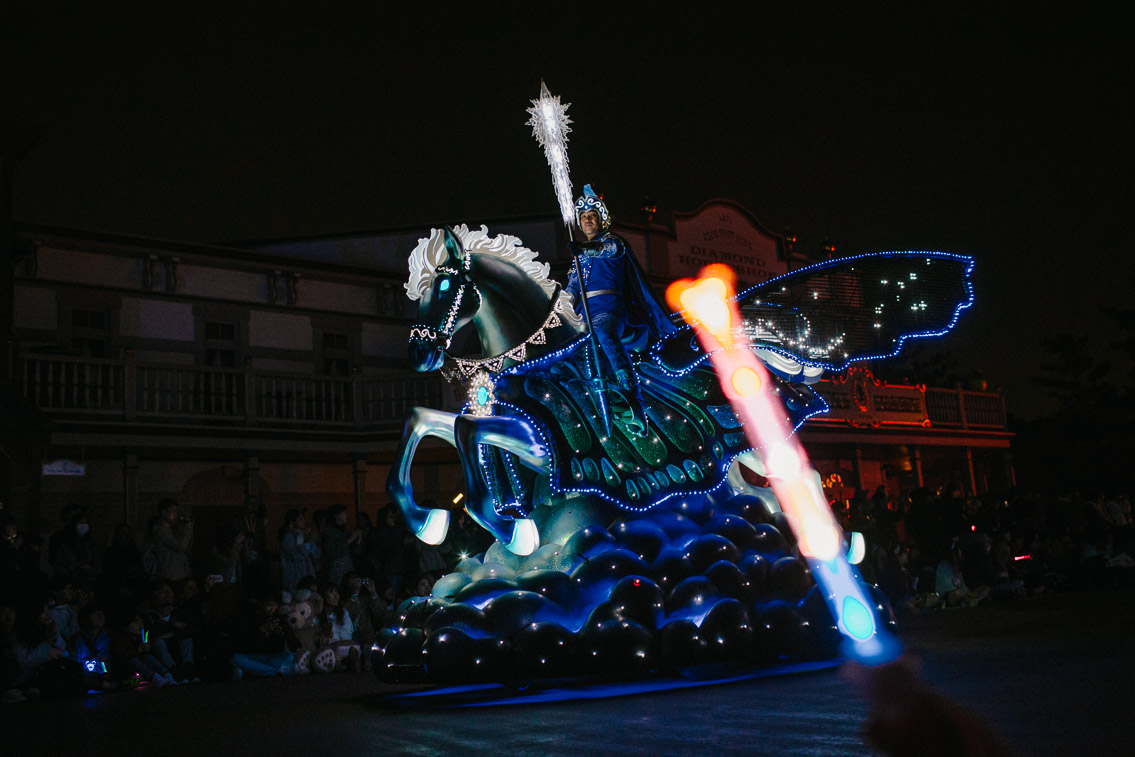 Tokyo Disneyland Electrical parade - The cat, you and us