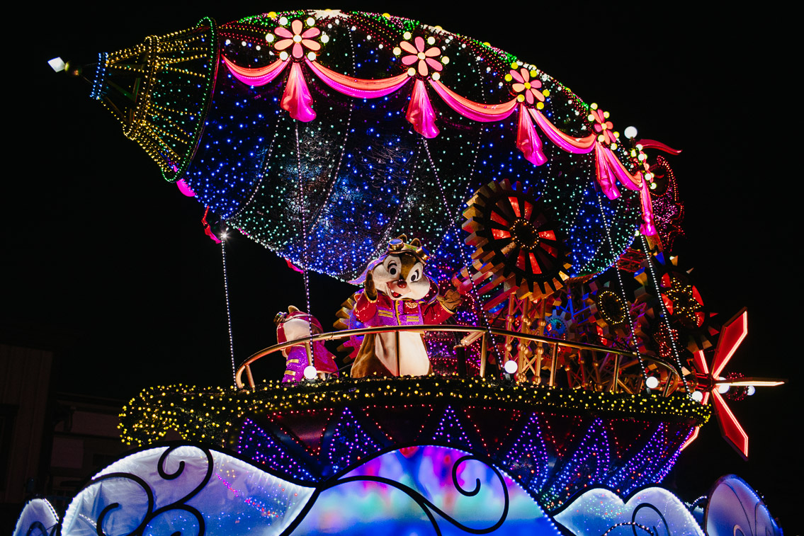 Tokyo Disneyland Electrical parade - The cat, you and us