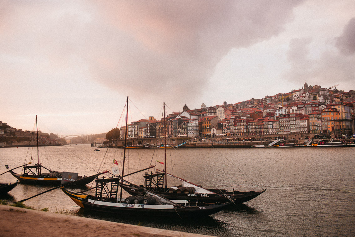 Ribeira Porto - The cat, you and us