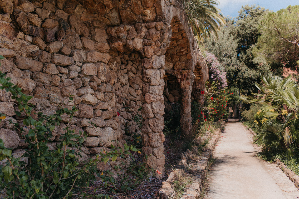 Park Guell Barcelona 2020 - The cat, you and us