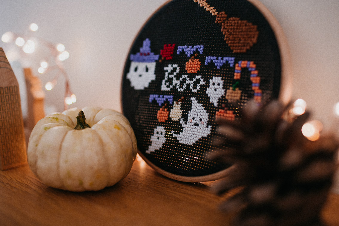 Halloween cross stitch decor 2020 - The cat, you and us