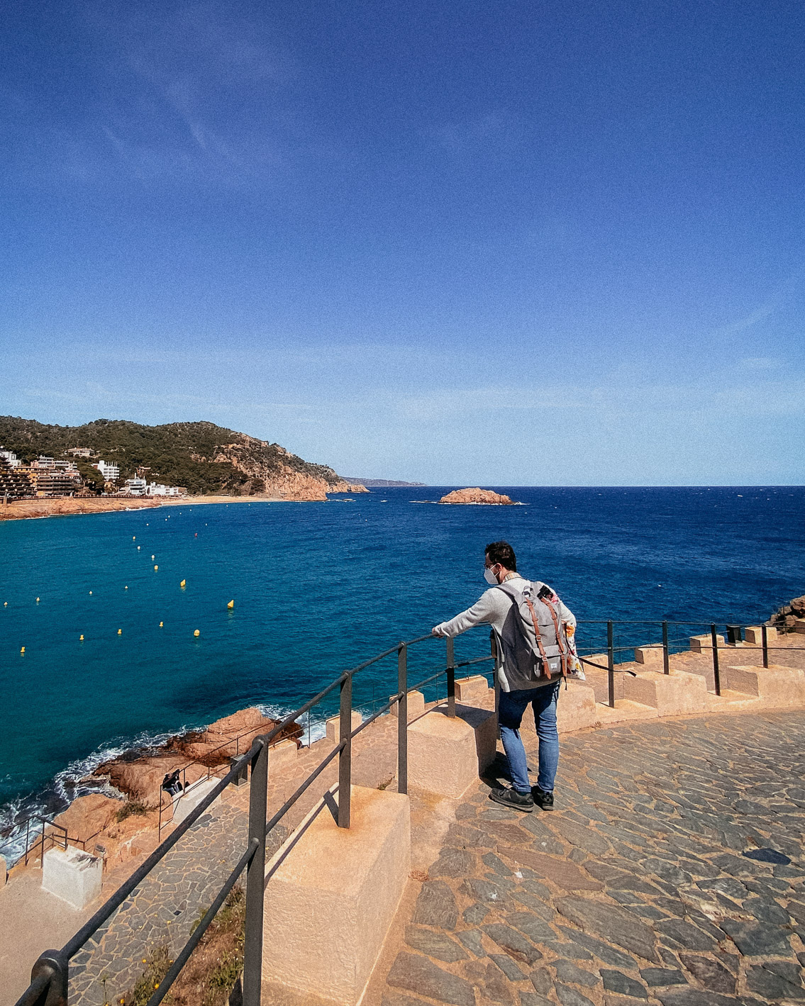 Tossa de Mar the moors - The cat, you and us