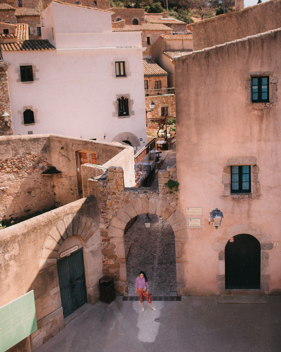 Tossa de Mar - The cat, you and us